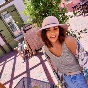 Meet your Posher, Danyelle